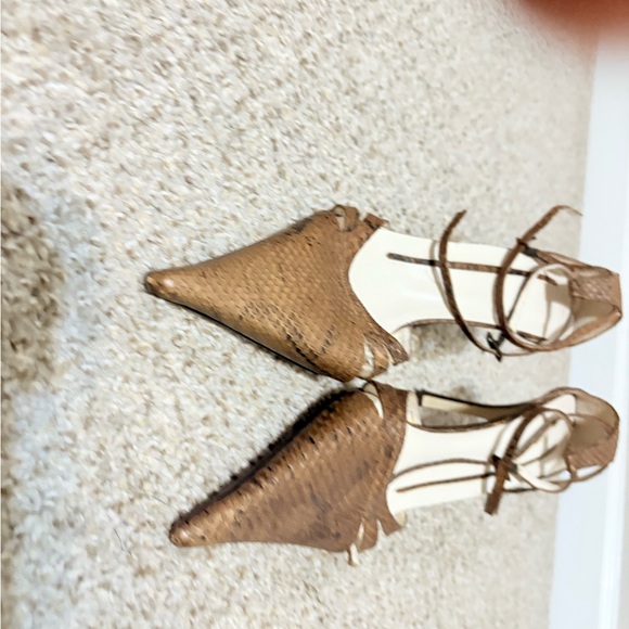 Brown Heels with Pointed Toe and Strappy Design - Picture 6 of 9